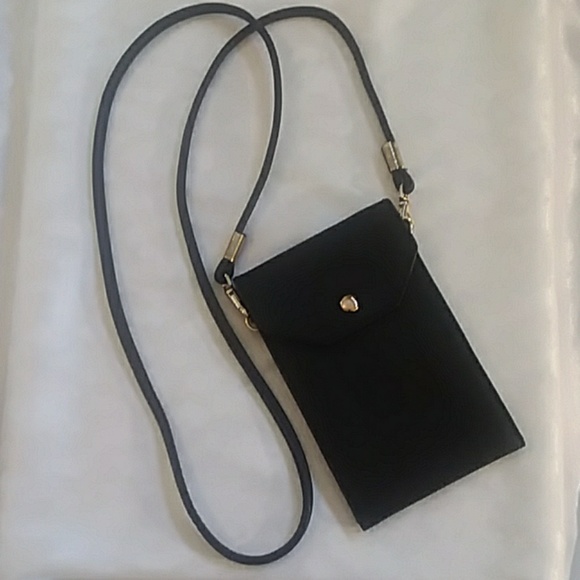 Handbags - ⚘Black Pebbled Cross Body Purse